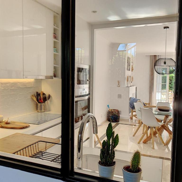 Bohemian Chic appartement famille plage et 5 piscines - Two-Bedroom Apartment with Pool View - 13