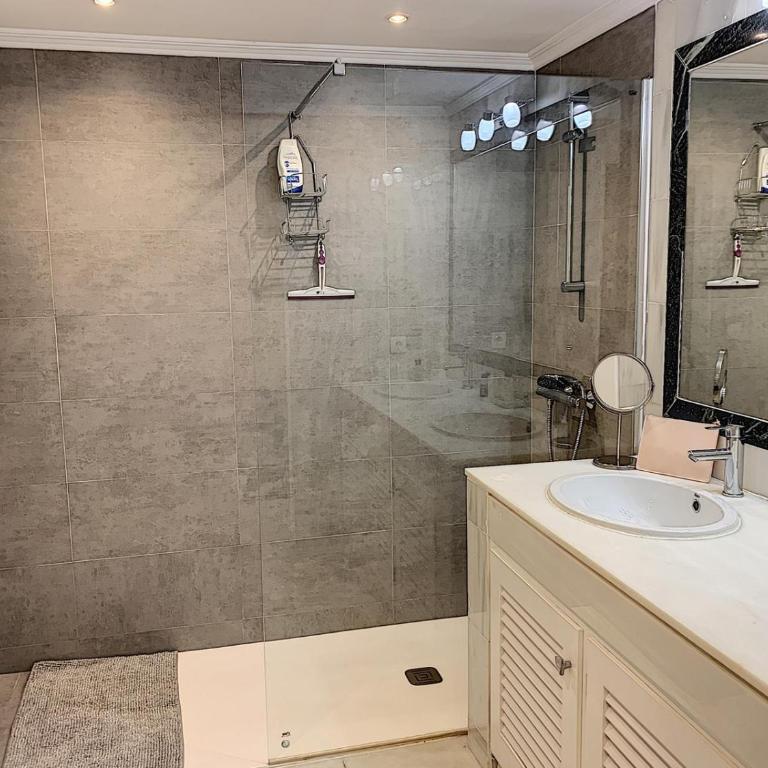 Bohemian Chic appartement famille plage et 5 piscines - Two-Bedroom Apartment with Pool View - 26