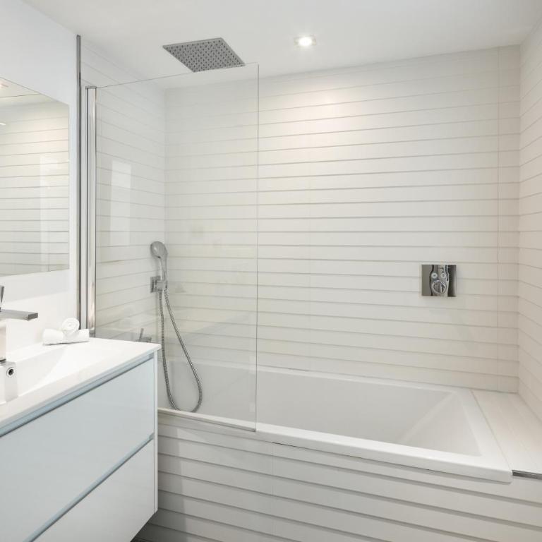 Villa Angelique, 5 BDR with Heated Private Pool in Puerto Banus - Villa - 19