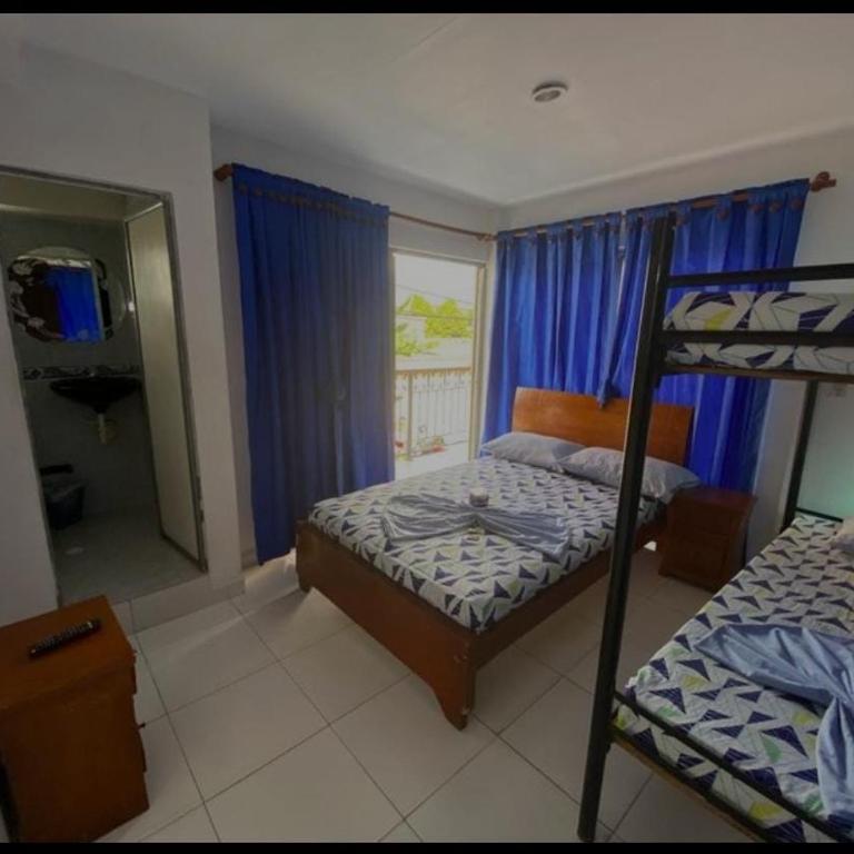 Hotel Los Delfines Melgar - Habitación Cuádruple Clásica - 2