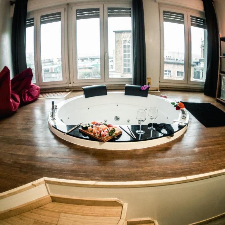 4Roomz - Camera King con Vasca Idromassaggio - Su 2 Livelli - 1