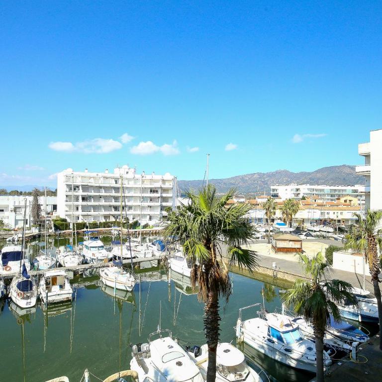 V031 - Port Canigo - Two-Bedroom Apartment - 18