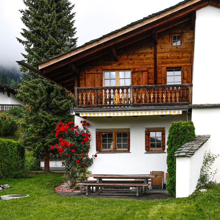 Haus 1 - 4.5 Zimmer Haus in ruhiger Wohngegend mit Garten - Apartment mit 3 Schlafzimmern - 1