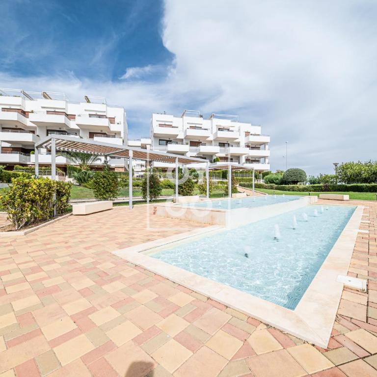 La Brisa del Mar apt with sea view, terrace, pool - by OYOOSTAYS - Apartamento de 2 dormitorios con balcón y vistas al mar - 17