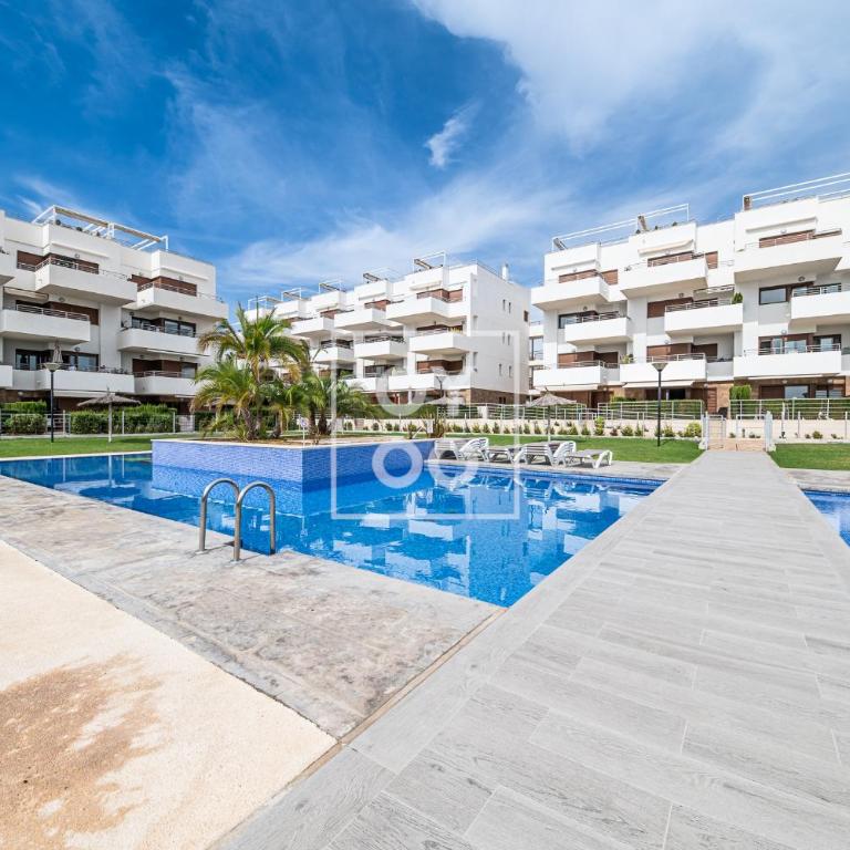 La Brisa del Mar apt with sea view, terrace, pool - by OYOOSTAYS - Apartamento de 2 dormitorios con balcón y vistas al mar - 19