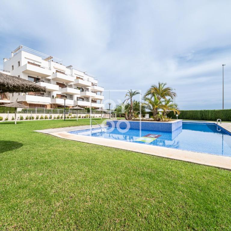 La Brisa del Mar apt with sea view, terrace, pool - by OYOOSTAYS - Apartamento de 2 dormitorios con balcón y vistas al mar - 18