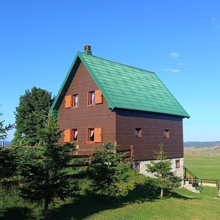 Family Farm Apartments - Three-Bedroom Apartment - 5
