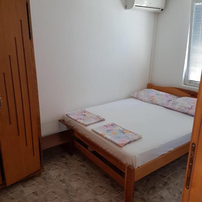 Family Apartments Pepic - Three-Bedroom Apartment with Mountain View - 6