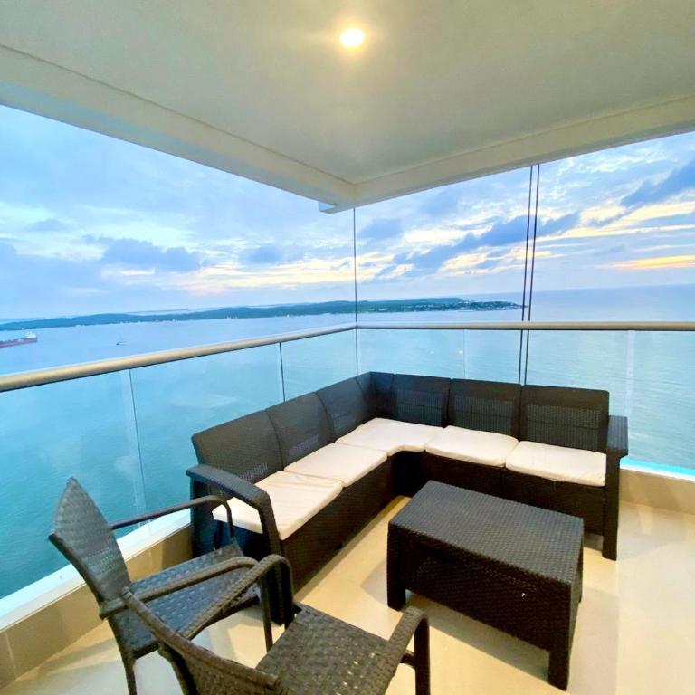 Beachfront 3BR condo w 360 views - Apartamento - 13