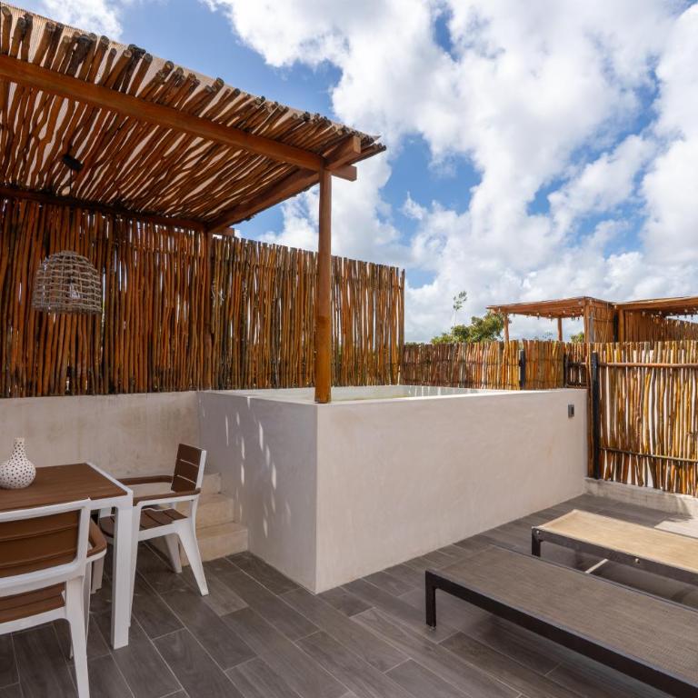 Moonstone - Villa with private pool and 24hrs security & Beach club access - Villa con piscina privada - 5