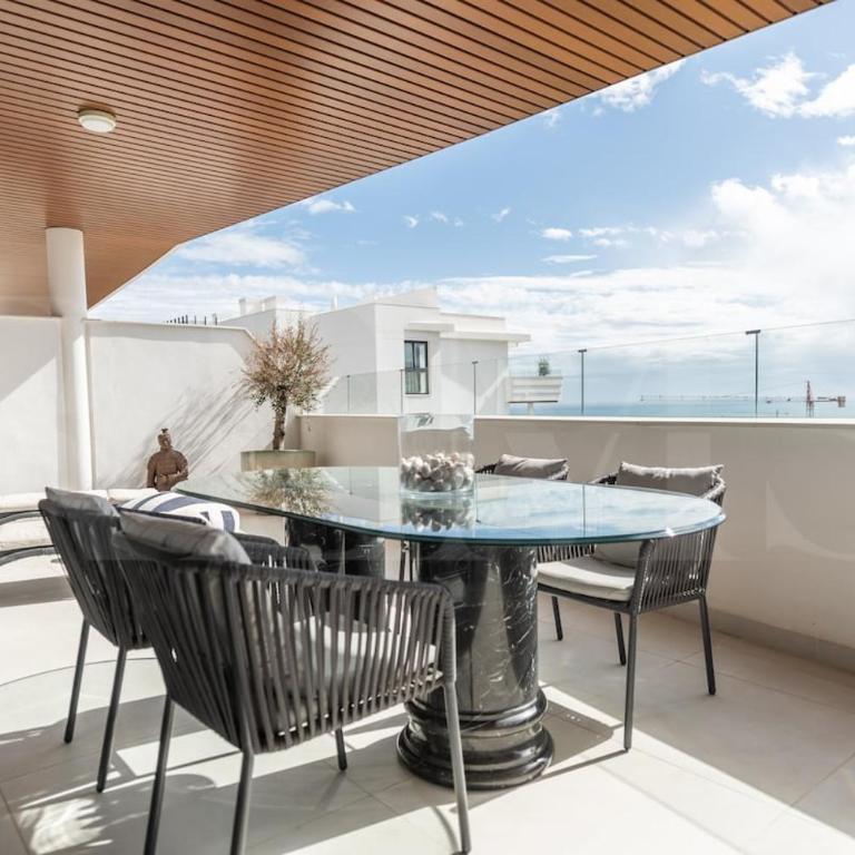 Seaside escape with views, pool and parking REMS - Apartamento de 2 dormitorios - 13