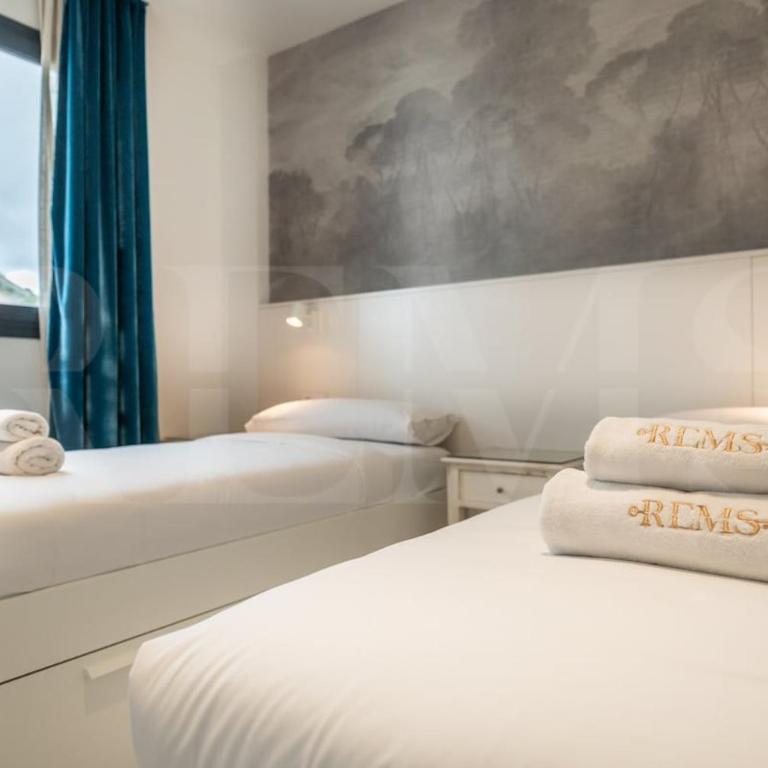 Seaside escape with views, pool and parking REMS - Apartamento de 2 dormitorios - 15