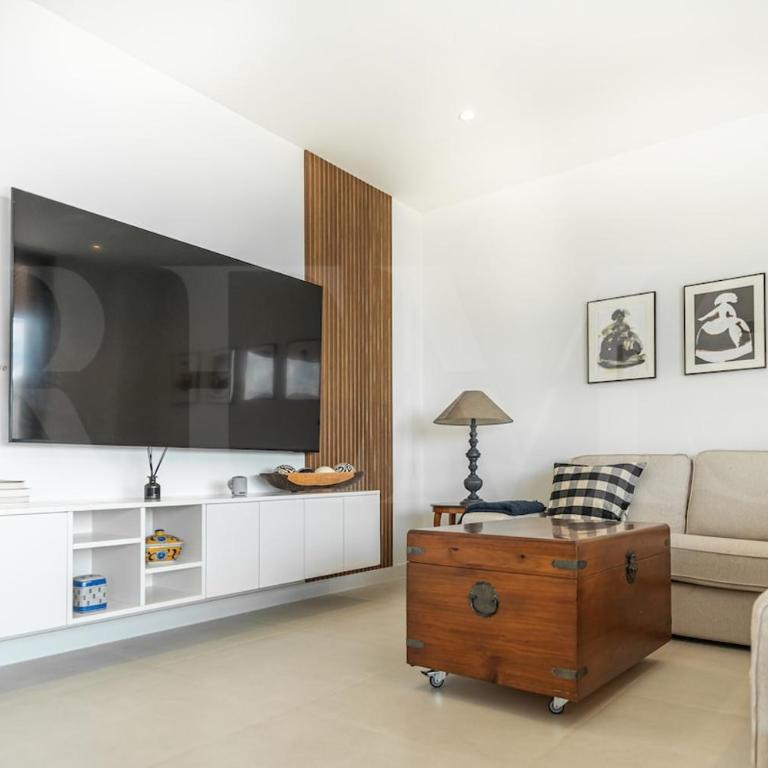 Seaside escape with views, pool and parking REMS - Apartamento de 2 dormitorios - 37
