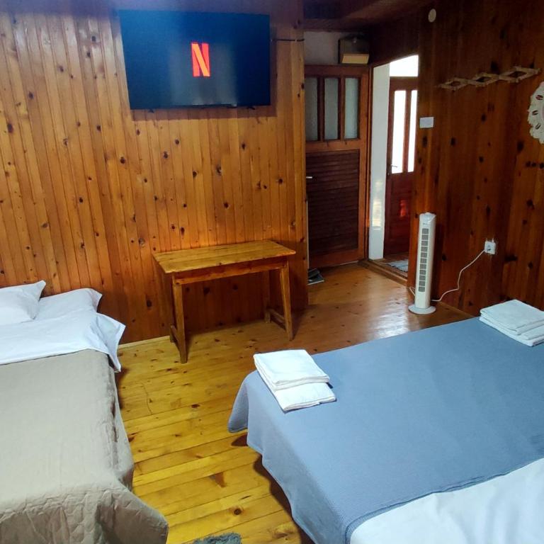 DRAGON GARDEN Tara Bridge View - One-Bedroom Apartment with Terrace - 11