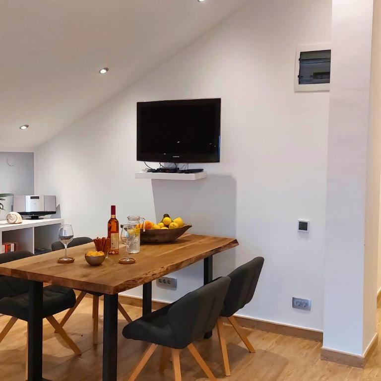 Mio Monte Apartments - Free Parking and Wi-Fi - Calm, Garden, See and Mountain View, Tivat - Porto Montenegro 2km - Two-Bedroom Apartment with Terrace and Sea View - 4