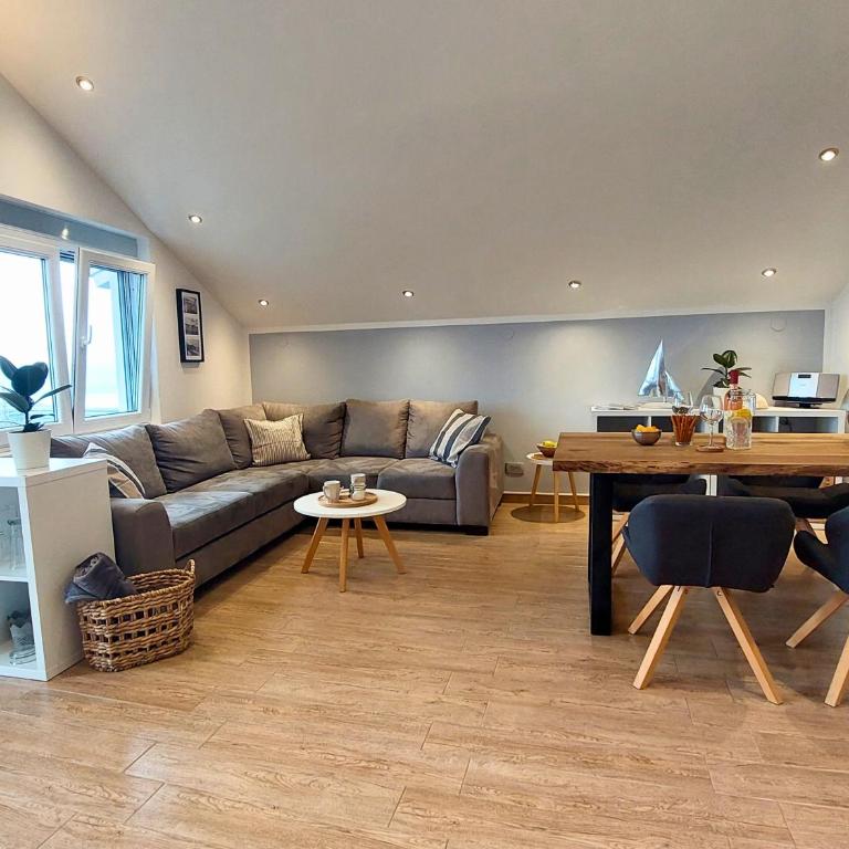 Mio Monte Apartments - Free Parking and Wi-Fi - Calm, Garden, See and Mountain View, Tivat - Porto Montenegro 2km - Two-Bedroom Apartment with Terrace and Sea View - 9