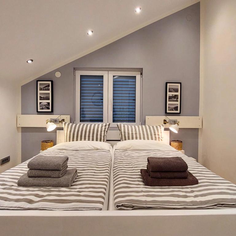 Mio Monte Apartments - Free Parking and Wi-Fi - Calm, Garden, See and Mountain View, Tivat - Porto Montenegro 2km - Two-Bedroom Apartment with Terrace and Sea View - 34