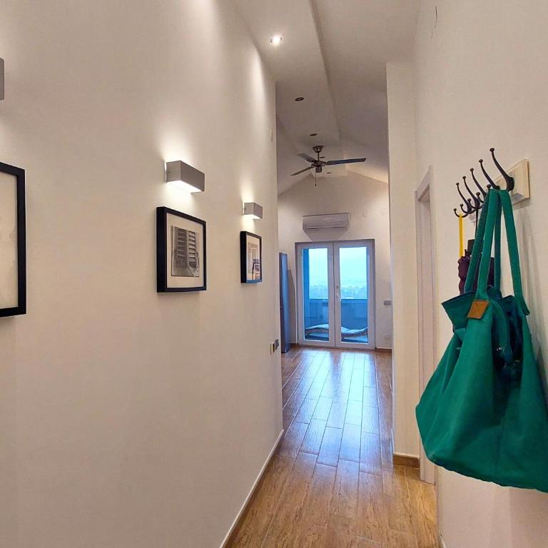 Mio Monte Apartments - Free Parking and Wi-Fi - Calm, Garden, See and Mountain View, Tivat - Porto Montenegro 2km - Two-Bedroom Apartment with Terrace and Sea View - 23