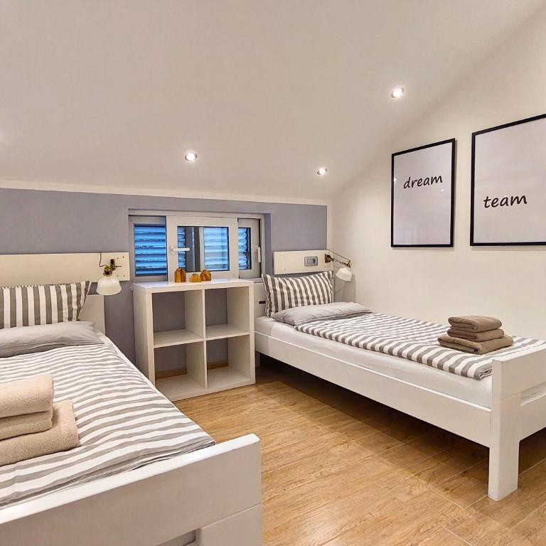 Mio Monte Apartments - Free Parking and Wi-Fi - Calm, Garden, See and Mountain View, Tivat - Porto Montenegro 2km - Two-Bedroom Apartment with Terrace and Sea View - 27
