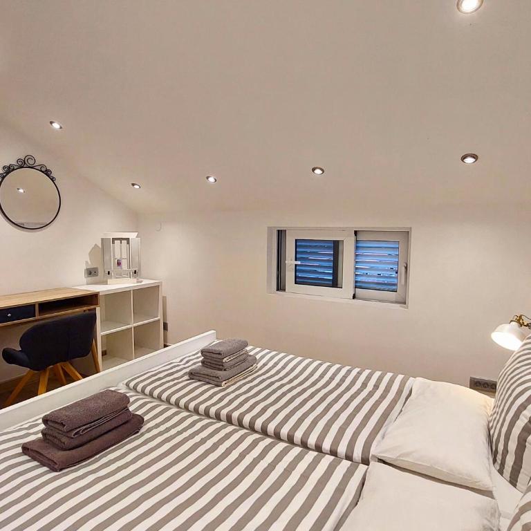 Mio Monte Apartments - Free Parking and Wi-Fi - Calm, Garden, See and Mountain View, Tivat - Porto Montenegro 2km - Two-Bedroom Apartment with Terrace and Sea View - 19