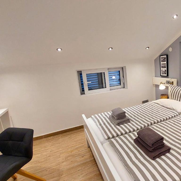 Mio Monte Apartments - Free Parking and Wi-Fi - Calm, Garden, See and Mountain View, Tivat - Porto Montenegro 2km - Two-Bedroom Apartment with Terrace and Sea View - 26