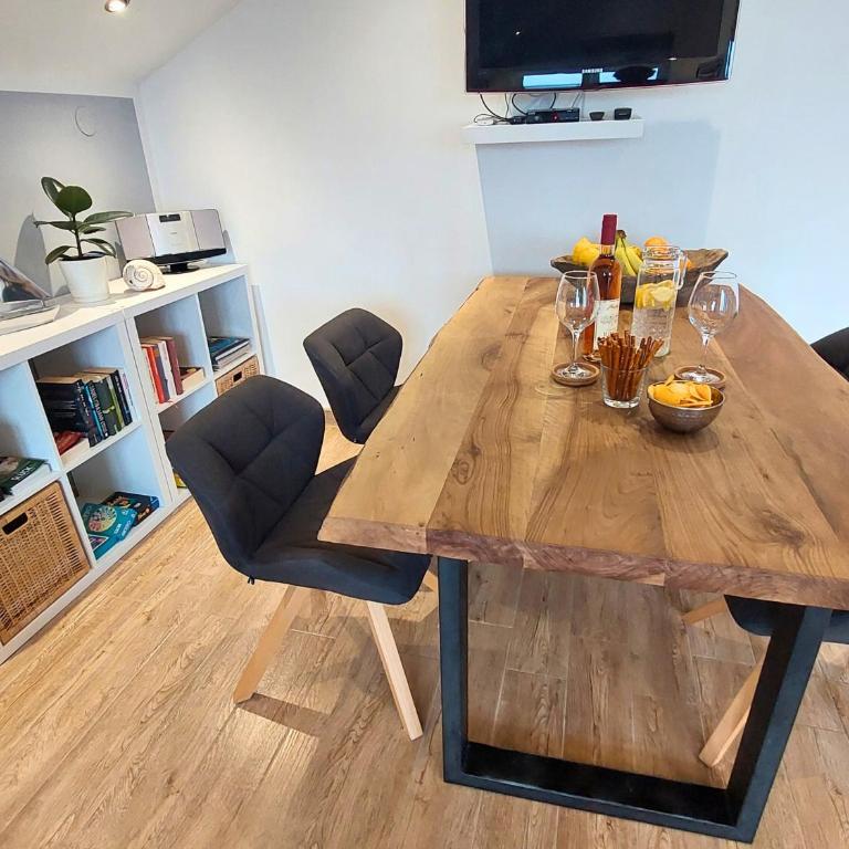 Mio Monte Apartments - Free Parking and Wi-Fi - Calm, Garden, See and Mountain View, Tivat - Porto Montenegro 2km - Two-Bedroom Apartment with Terrace and Sea View - 10