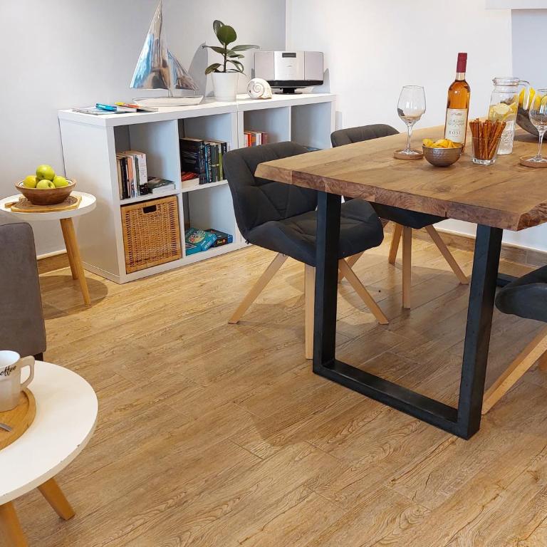 Mio Monte Apartments - Free Parking and Wi-Fi - Calm, Garden, See and Mountain View, Tivat - Porto Montenegro 2km - Two-Bedroom Apartment with Terrace and Sea View - 7