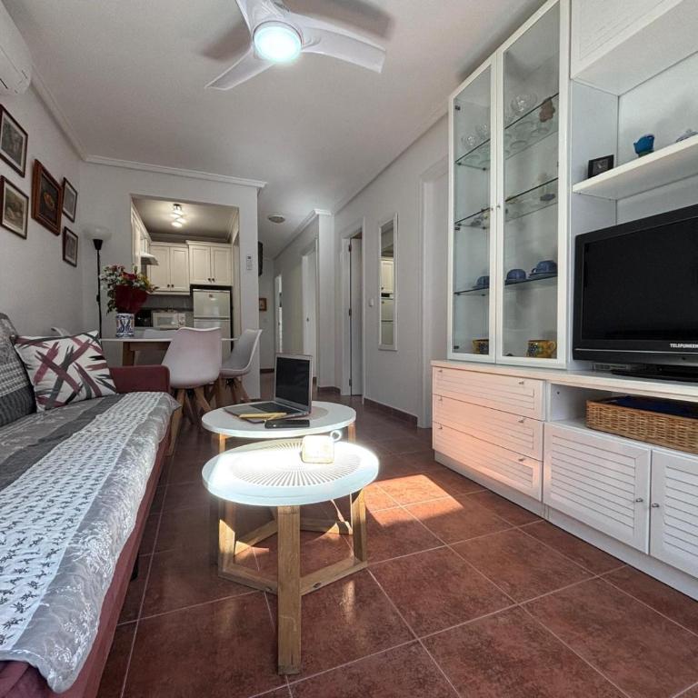 Urbano Sol y Mar - Three-Bedroom Apartment Suite - 8