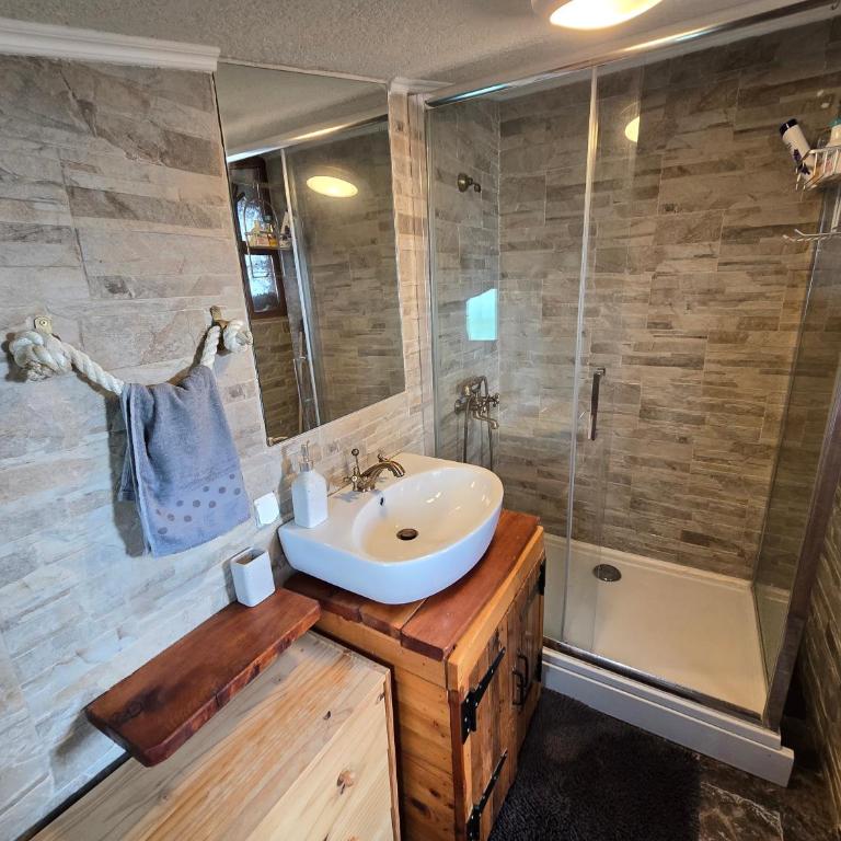 Jasmine Apartment - One-Bedroom Apartment - 8