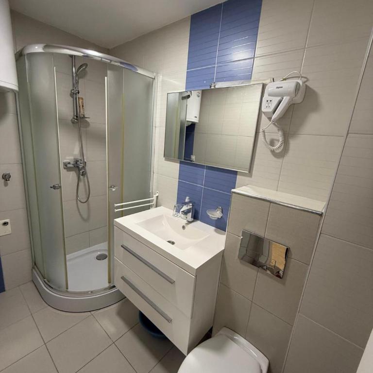 Villa Jelena - One-Bedroom Apartment with Terrace - 15