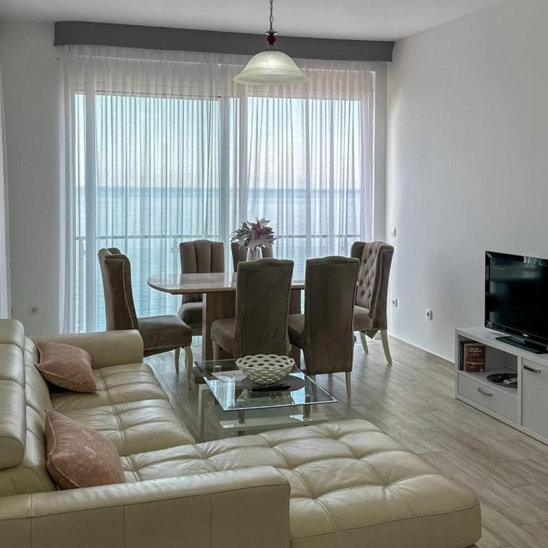 Paradise beachfront view 2 - One-Bedroom Apartment - 26