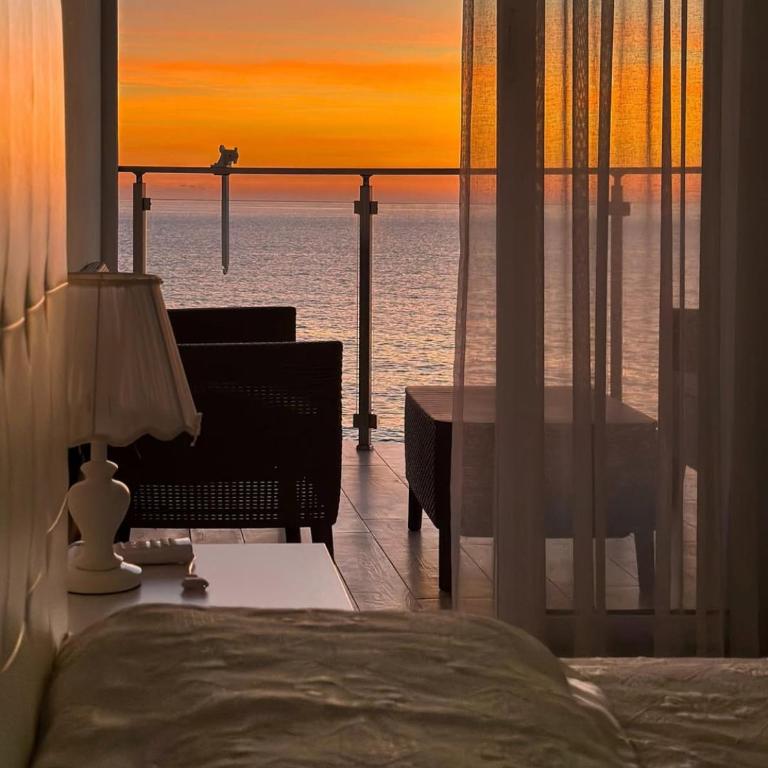 Paradise beachfront view 2 - One-Bedroom Apartment - 31