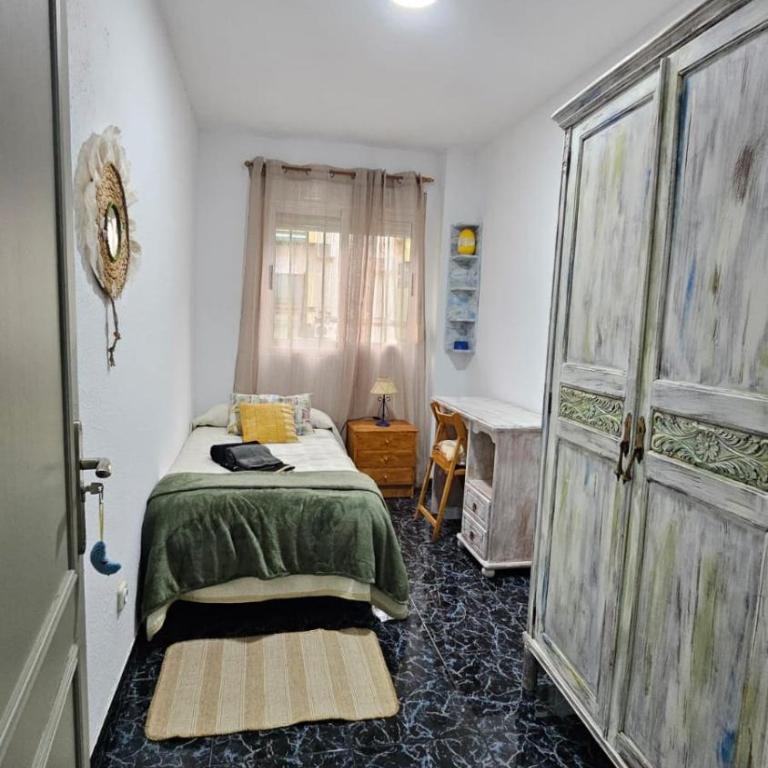 Apartamento Familiar en Granada - Three-Bedroom Apartment - 2