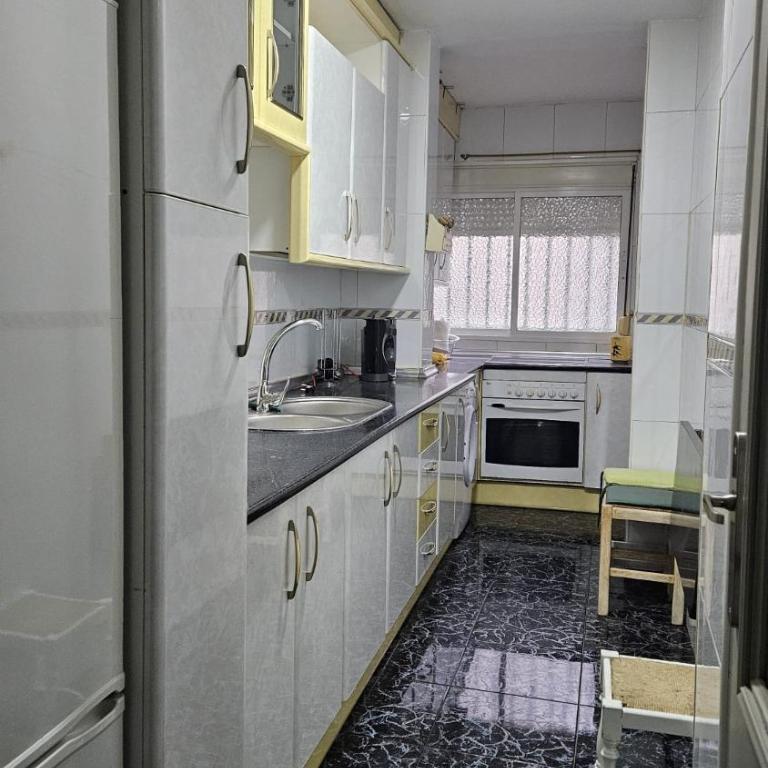 Apartamento Familiar en Granada - Three-Bedroom Apartment - 3