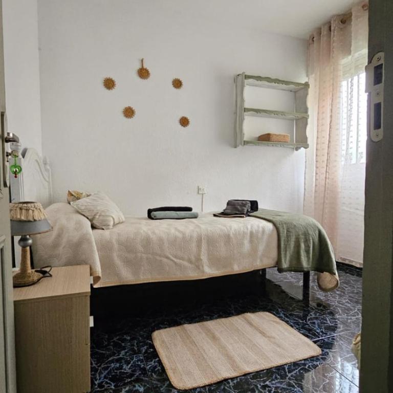 Apartamento Familiar en Granada - Three-Bedroom Apartment - 6