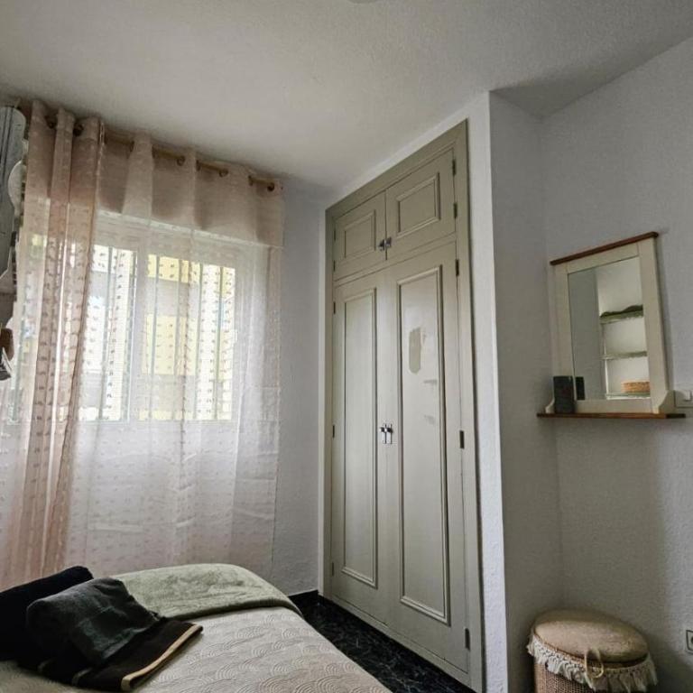 Apartamento Familiar en Granada - Three-Bedroom Apartment - 7