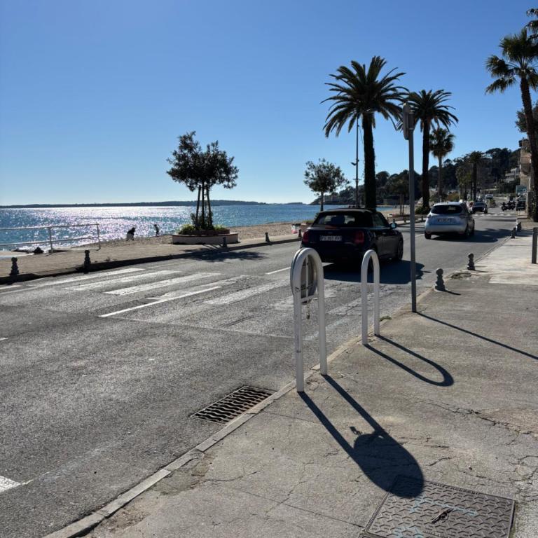 Centre Golfe Juan Plage et transports à pied, 5 min Cannes - Appartement 1 Chambre - 9