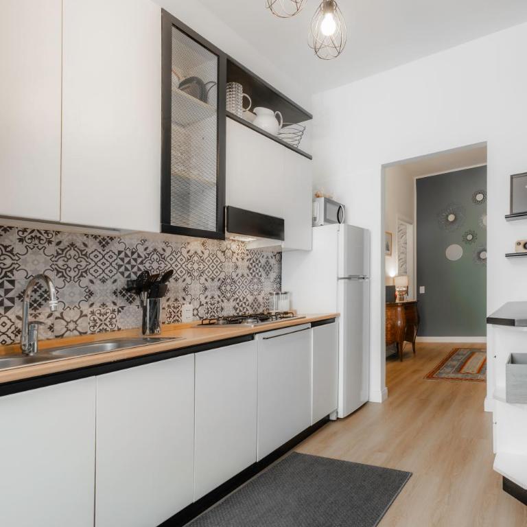 Suite Matteotti Luxury & Elegance - Appartamento con 2 Camere da Letto e Balcone - 5