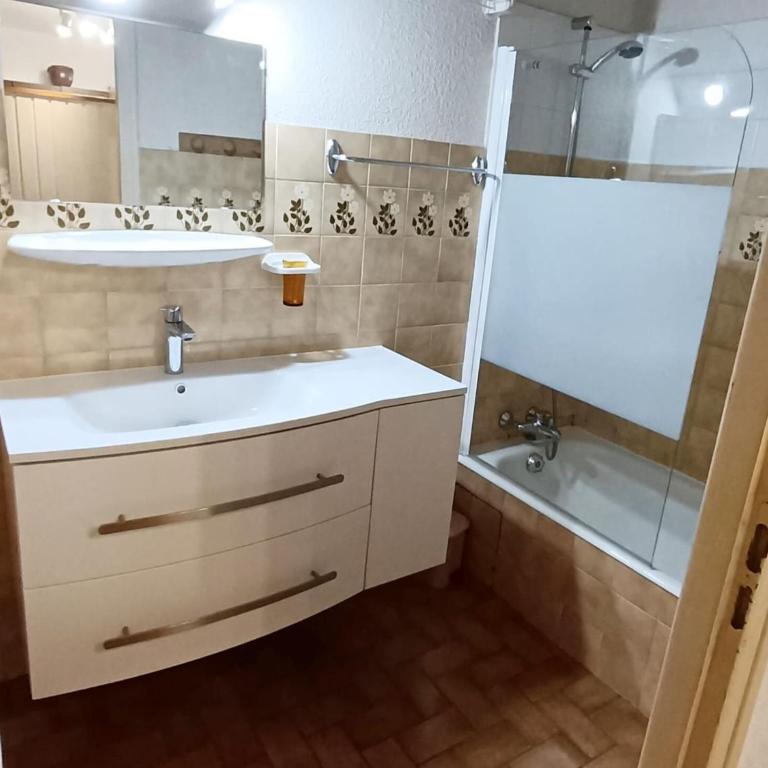 Apartment near centre Chatel with balcony - Apartamento de 2 dormitorios - 14