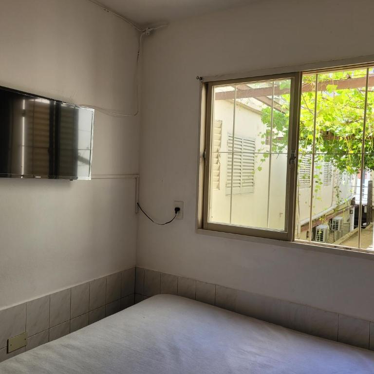 HOTEL RESIDENCIAL CAMACHO - Habitación Triple con baño compartido - 4