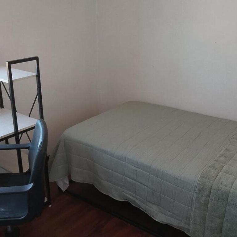 Moderno departamento, piscina y estacionamiento - Three-Bedroom Apartment - 7