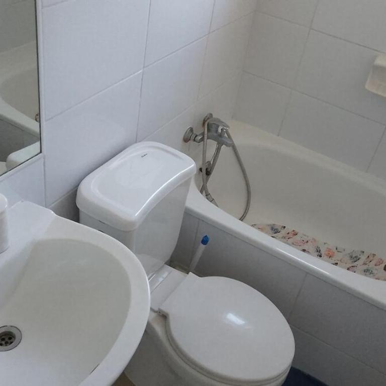 Moderno departamento, piscina y estacionamiento - Three-Bedroom Apartment - 12