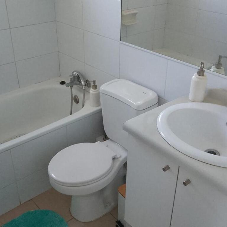 Moderno departamento, piscina y estacionamiento - Three-Bedroom Apartment - 15