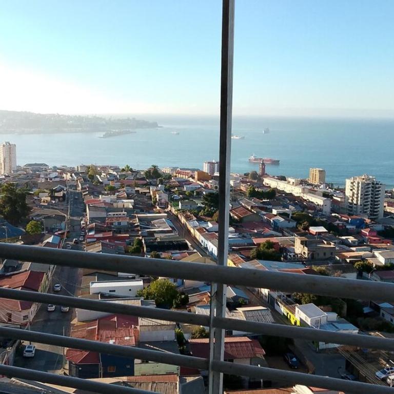 Moderno departamento, piscina y estacionamiento - Three-Bedroom Apartment - 18