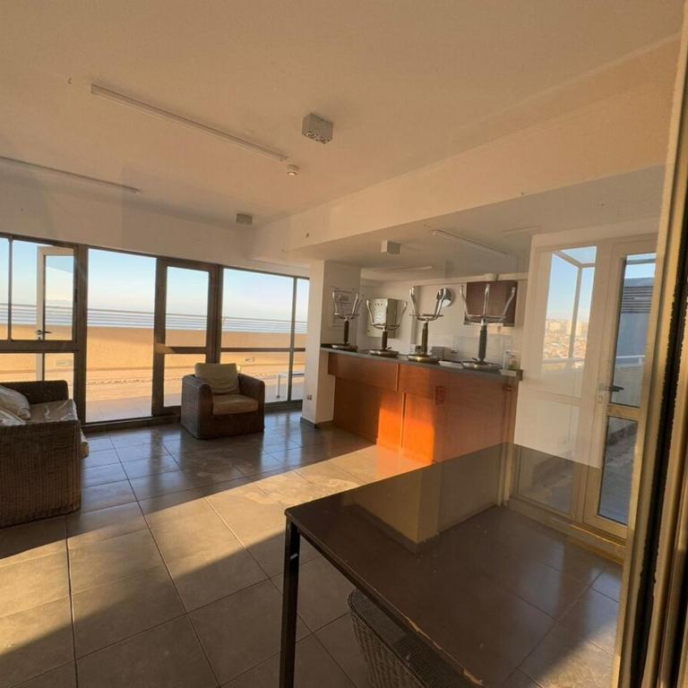 Moderno departamento, piscina y estacionamiento - Three-Bedroom Apartment - 23