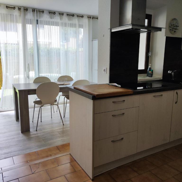 Appartement 3 pièces avec climatisation, piscine et parking privé à 500m des plages - FR-1-776-128 - Apartamento - 10