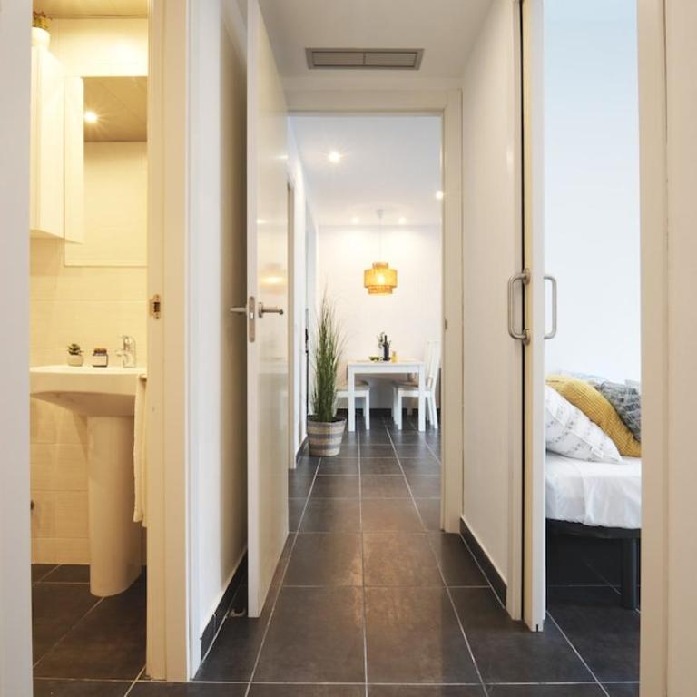 Seahomes Vacations - Beachside Apt with Pool - Two-Bedroom Apartment - 3