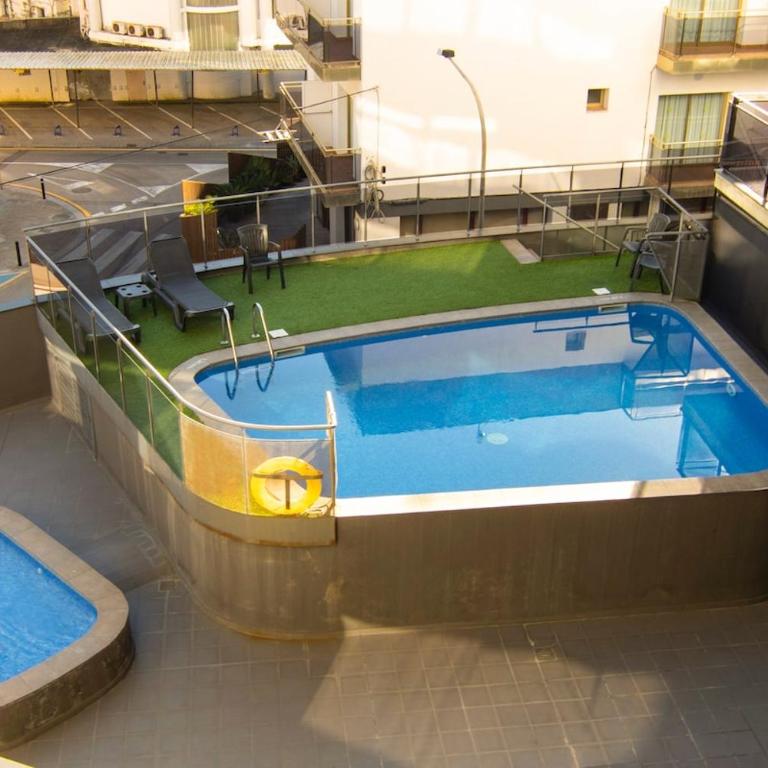 Seahomes Vacations - Beachside Apt with Pool - Two-Bedroom Apartment - 12