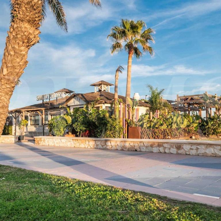Beachside escape with parking and pool REMS - Apartamento de 2 dormitorios - 21