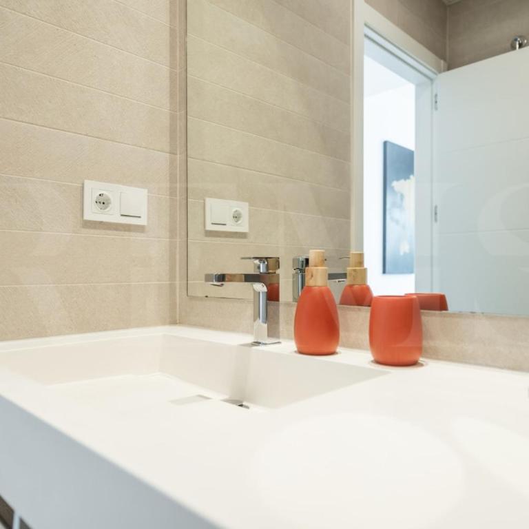 Beachside escape with parking and pool REMS - Apartamento de 2 dormitorios - 17